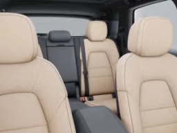 Porsche Cayenne Base AWD 2026