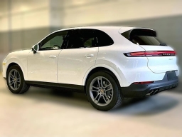 Porsche Cayenne Base AWD 2026