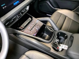 Porsche Cayenne Base AWD 2026