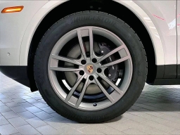 Porsche Cayenne Base AWD 2026