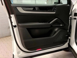 Porsche Cayenne Base AWD 2026