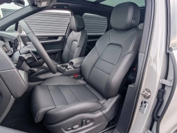 Porsche Cayenne Base AWD 2026