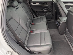 Porsche Cayenne Base AWD 2026