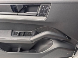 Porsche Cayenne Base AWD 2026