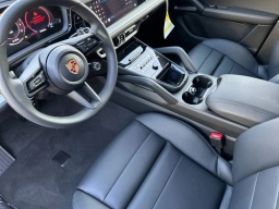 Porsche Cayenne Base AWD 2026