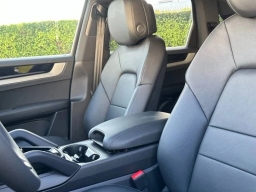 Porsche Cayenne Base AWD 2026