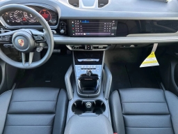 Porsche Cayenne Base AWD 2026