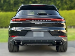 Porsche Cayenne Base AWD 2026