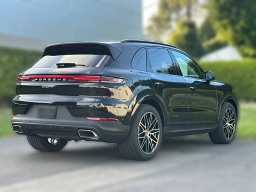 Porsche Cayenne Base AWD 2026