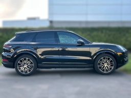 Porsche Cayenne Base AWD 2026