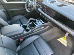 Porsche Cayenne Base AWD 2026