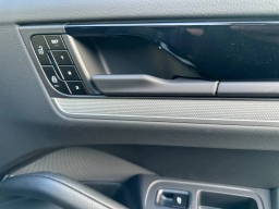 Porsche Cayenne Base AWD 2026