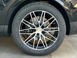 Porsche Cayenne Base AWD 2026