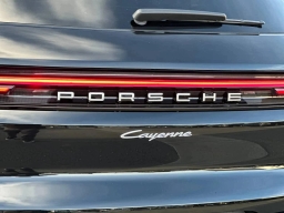 Porsche Cayenne Base AWD 2026