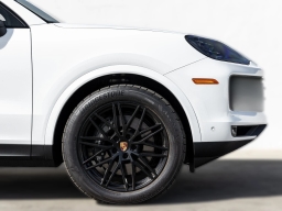 Porsche Cayenne Base AWD 2026