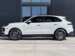 Porsche Cayenne Base AWD 2026