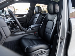 Porsche Cayenne Base AWD 2026