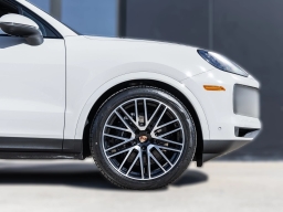 Porsche Cayenne Base AWD 2026