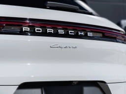 Porsche Cayenne Base AWD 2026