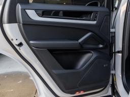 Porsche Cayenne Base AWD 2026