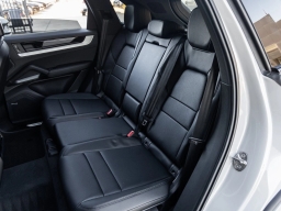 Porsche Cayenne Base AWD 2026