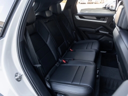 Porsche Cayenne Base AWD 2026