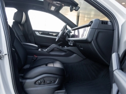 Porsche Cayenne Base AWD 2026