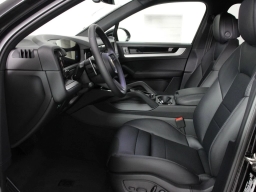 Porsche Cayenne Base AWD 2026