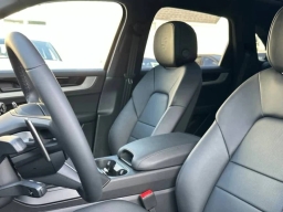 Porsche Cayenne Base AWD 2026