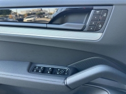 Porsche Cayenne Base AWD 2026