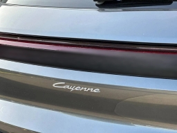 Porsche Cayenne Base AWD 2026