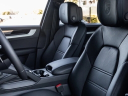 Porsche Cayenne Base AWD 2026