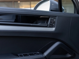 Porsche Cayenne Base AWD 2026