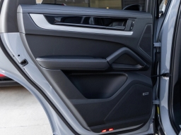 Porsche Cayenne Base AWD 2026