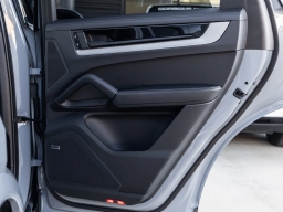 Porsche Cayenne Base AWD 2026