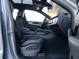 Porsche Cayenne Base AWD 2026