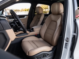 Porsche Cayenne Base AWD 2026