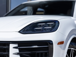 Porsche Cayenne Base AWD 2026