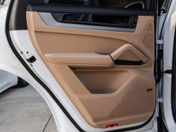 Porsche Cayenne Base AWD 2026