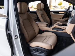 Porsche Cayenne Base AWD 2026