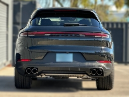 Porsche Cayenne Base AWD 2026