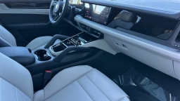 Porsche Cayenne Base AWD 2026