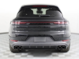 Porsche Cayenne Base AWD 2026