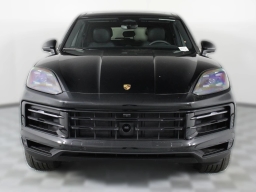 Porsche Cayenne Base AWD 2026