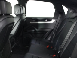 Porsche Cayenne Base AWD 2026