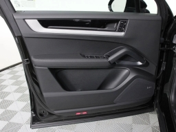 Porsche Cayenne Base AWD 2026