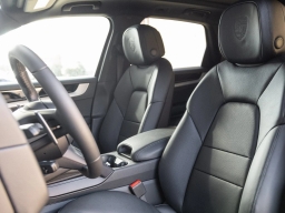 Porsche Cayenne Base AWD 2026