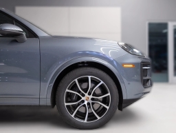 Porsche Cayenne Base AWD 2026