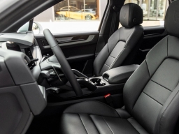 Porsche Cayenne Base AWD 2026