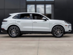 Porsche Cayenne Base AWD 2026